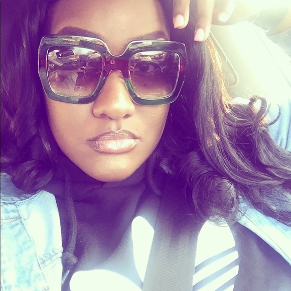 Meet your Posher, Shebria - Picture 1 of 2